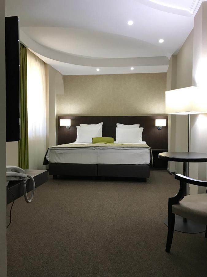 Hotel Alex Galaţi Buitenkant foto